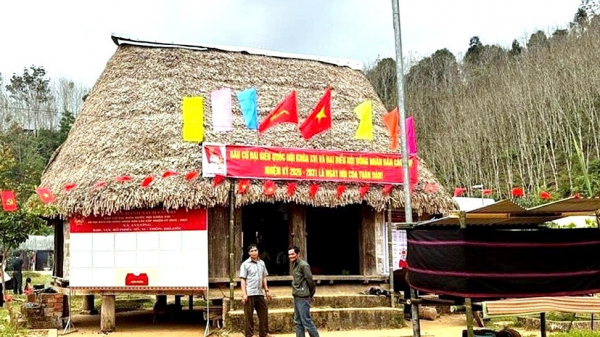 Bà còn biên giới Trường Sơn náo nức mừng ngày hội lớn  -0