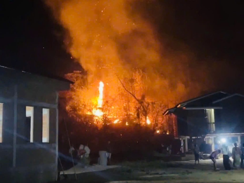 Quảng Trị hỗ trợ Lào dập tắt cháy rừng, bảo vệ khu dân cư